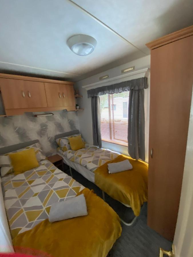 Unique Caravan With Outdoor Space Ballantrae Exterior foto