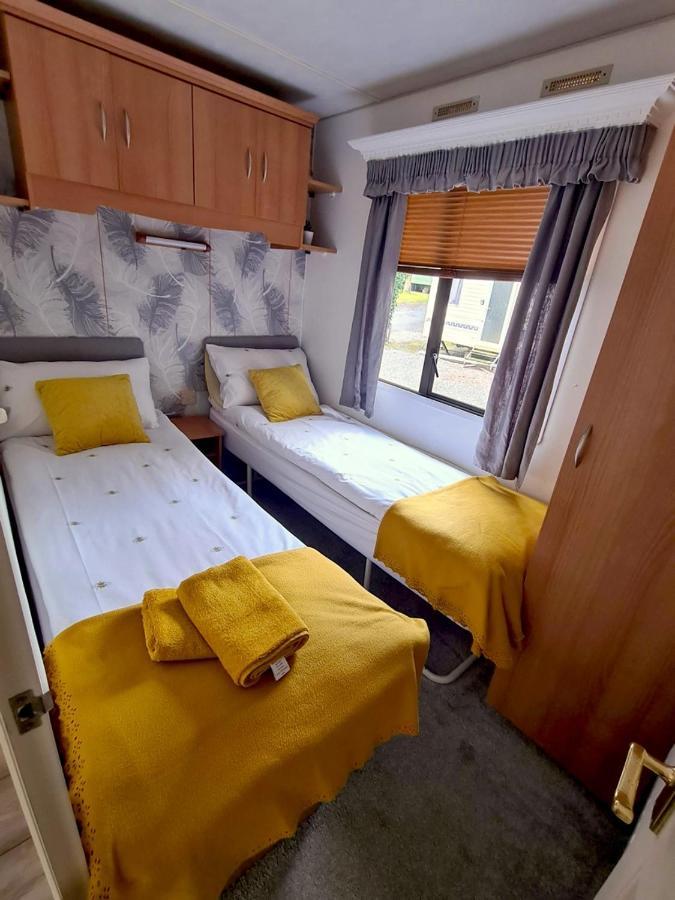 Unique Caravan With Outdoor Space Ballantrae Exterior foto