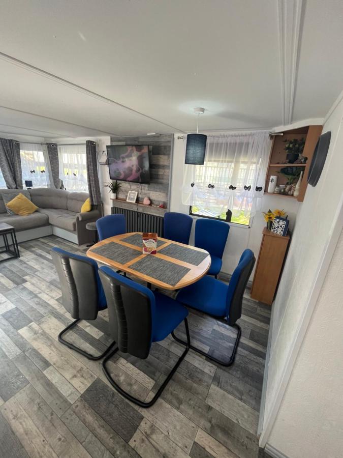 Unique Caravan With Outdoor Space Ballantrae Exterior foto