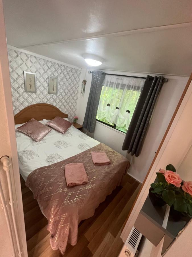 Unique Caravan With Outdoor Space Ballantrae Exterior foto